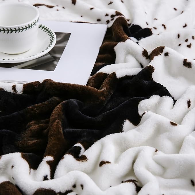 Bnuitland Cute Cow Print Throw Blanket (51X39inch), Double Sided 300 GSM Super Soft Flannel Fleece Fuzzy Throw for Bed Sofa Couch Travel, Great Blanket Gift for Kids/Baby/Toddler/Pet