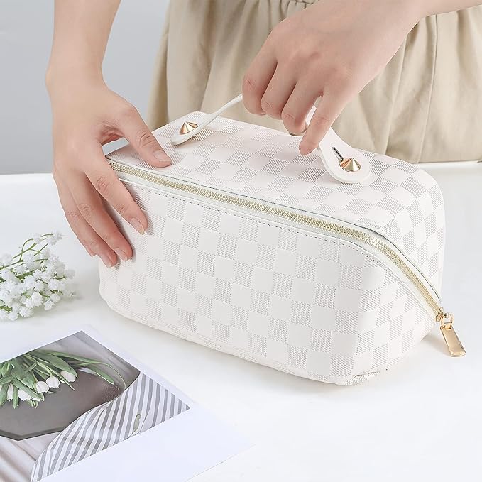 Large Capacity Travel Cosmetic Bag - Portable Makeup Bags for Women Waterproof PU Leather Checkered Makeup Organizer Bag with Dividers and Handle,Toiletry Bag for Cosmetics
