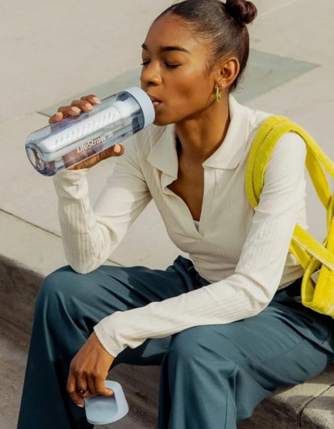 LifeStraw Go Series – BPA-Free Water Filter Bottle for Travel and Everyday Use, Removes Bacteria, Parasites and Microplastics, Improves Taste, 1L Clear