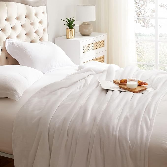 KMUSET Fleece Blanket White Queen Size Lightweight Cozy Plush Microfiber Bed Blanket Factory Shop
