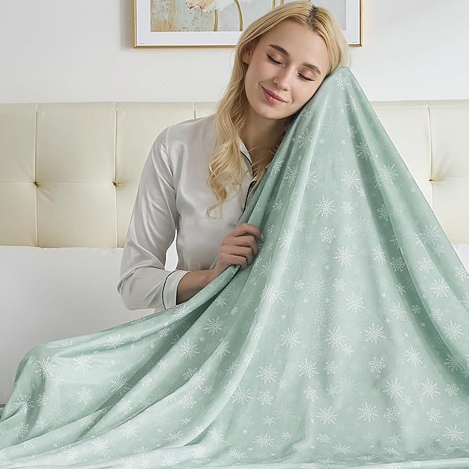 OIGAE Cooling Blanket for Hot Sleepers - Soft & Lightweight Summer Cold Blanket for Night Sweats | Perfect for Bed, Couch, Sofa (Grass Green, Twin 60'' x 80'')