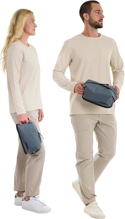 Thule Aion Toiletry Bag - Water-resistant bag for toiletries, makeup & shaving essentials - Removable liquids bag included - Easy to clean - Snap loop for easy hang - Waxed, PFC-free fabric