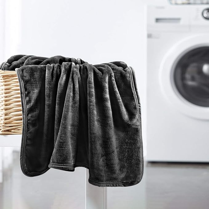EIUE Comfortable Fleece Blanket,Ultra Soft Cozy Small Black Blankets for All Seasons (Coal Black,40x60 inches)