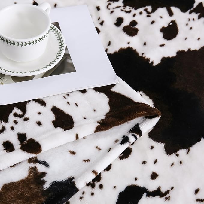 Bnuitland Cute Cow Print Throw Blanket (51X39inch), Double Sided 300 GSM Super Soft Flannel Fleece Fuzzy Throw for Bed Sofa Couch Travel, Great Blanket Gift for Kids/Baby/Toddler/Pet
