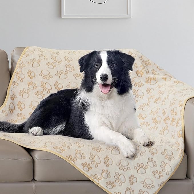Stuffed Premium Soft Dog Blanket, with Flannel Beige Cute Paw Print, 32 * 40 inches, Cat Blanket Puppy Supplies Border Collie Puppy Gifts Essentials