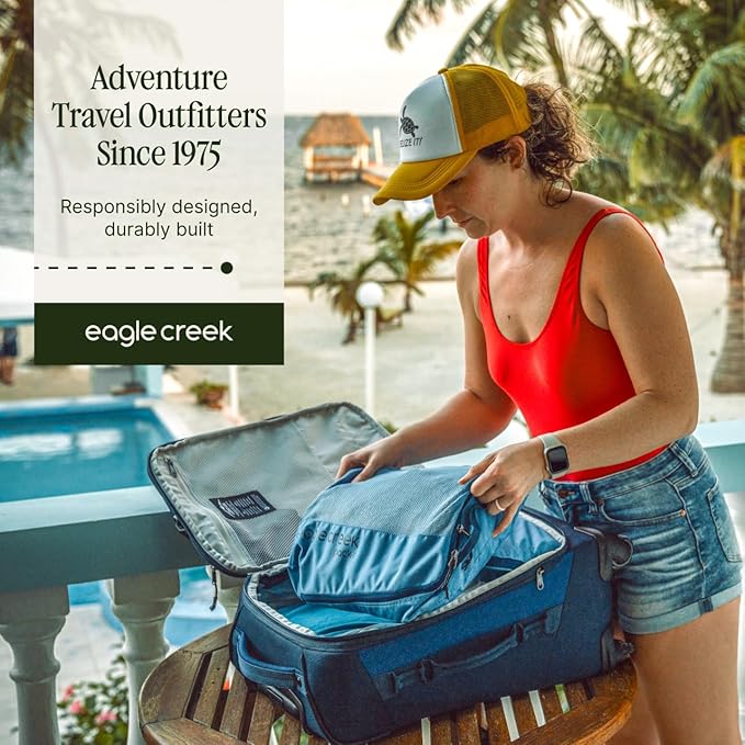 Eagle Creek Pack-It Reveal Compression Cube - Compact Packing Cube for Travel - Durable Suitcase Organizer - Sustainable Material - Easy-Grab Zipper Pulls - Medium - Willow Green