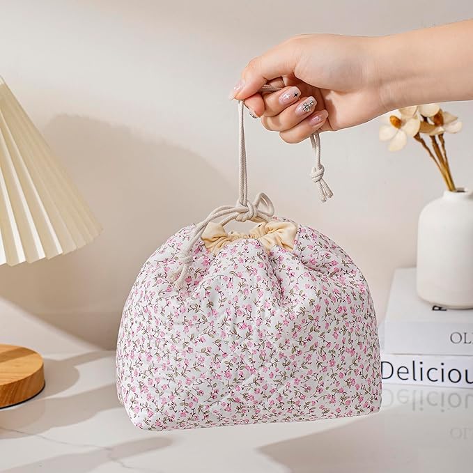 uekeboag Cotton Quilted Seersucker Makeup Bag with Canvas Lining,Coquette Aesthetic Cute Travel Toiletry Bag,Drawstring Gift Bag for Women and Girls（Pinkfloral）