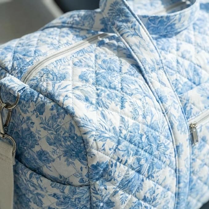 Large Quilted Travel Duffle Bag for Women Floral Portable Gym Weekender Bag with Zipper Pockets Workout Grocery Pouch Duffle Gift Pouch for Work(Blue Floral)