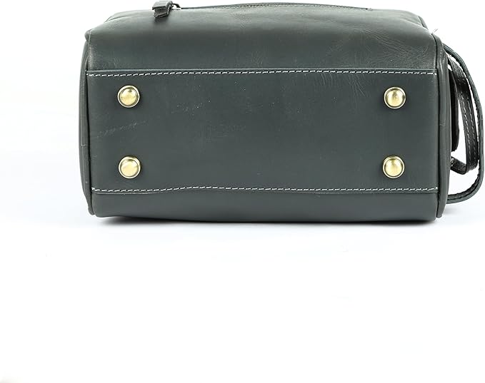 KomalC Leather Toiletry Bag for Men & Women – Handcrafted Travel Grooming Kit with Water-Resistant Lining and Secure Zipper Closure