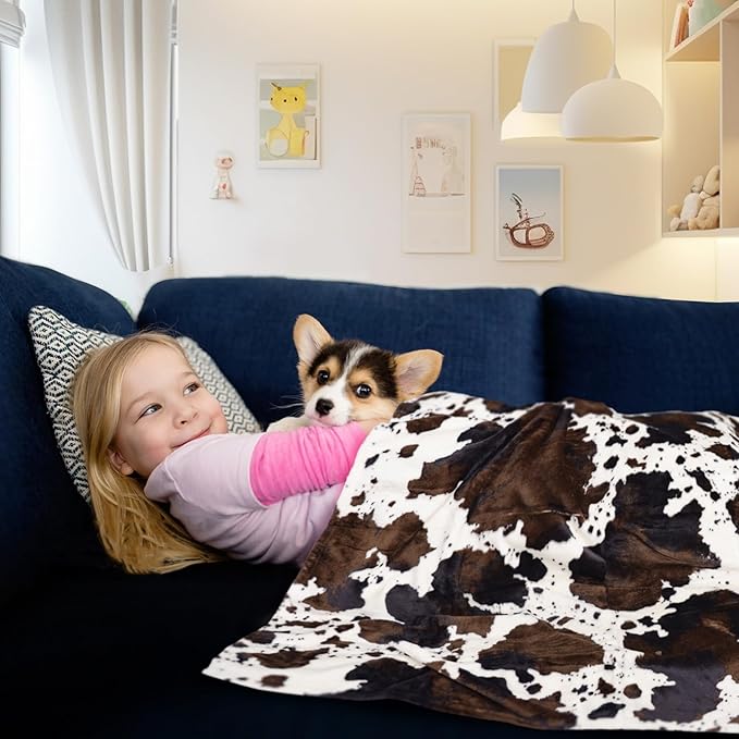 Bnuitland Cow Print Blanket with Storage Pouch, 300 GSM Double Sided Cute Cow Throws for Bed/Sofa/Lap, Gift Blanket for Adults/Baby/Pets, Super Soft Cozy Lightweight Fuzzy Flannel Throw, 50×40 inch