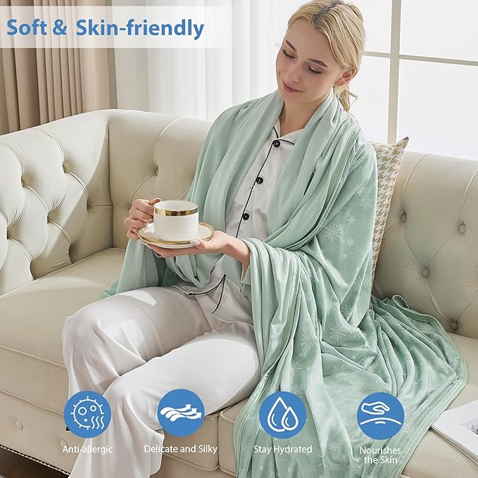 OIGAE Cooling Blanket for Hot Sleepers - Soft & Lightweight Summer Cold Blanket for Night Sweats | Perfect for Bed, Couch, Sofa (Grass Green, Throw 50'' x 70'')