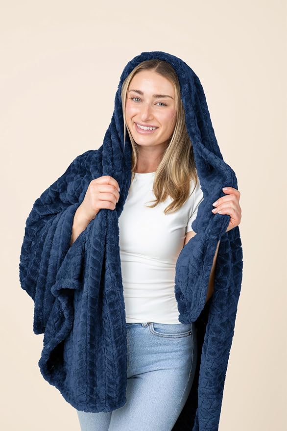 EverSnug Travel Blanket & Pillow 68x42 - Premium Ultra-Soft Microfleece 2 in 1 Compact & Packable Flight Blanket with Soft Bag Pillowcase, Hand Luggage Sleeve and Backpack Clip (Navy Blue)