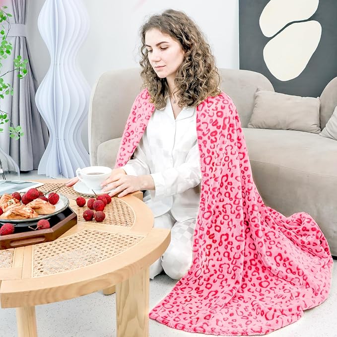 Pink Throw Blanket for Girls Women - Birthday Gifts for Teen Girls Her Sister, Soft Cozy Cute Fleece Blanket, Y2K Girly Room Decor, Coral Pink Plush Small Blanket for Couch Bed