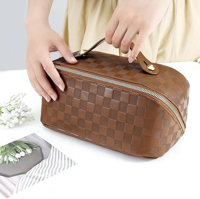 Large Capacity Travel Cosmetic Bag - Portable Makeup Bags for Women Waterproof PU Leather Checkered Makeup Organizer Bag with Dividers and Handle,Toiletry Bag for Cosmetics