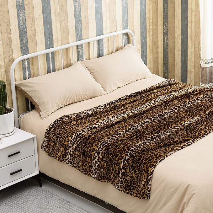 Bnuitland Leopard Print Fleece Flannel Throw Blanket with Storage Pouch for Bed Sofa Travel, 300 GSM Double Sided Super Soft Fuzzy Fluffy Cheetah Print Blanket for Adults and Kids, 50×60 inch