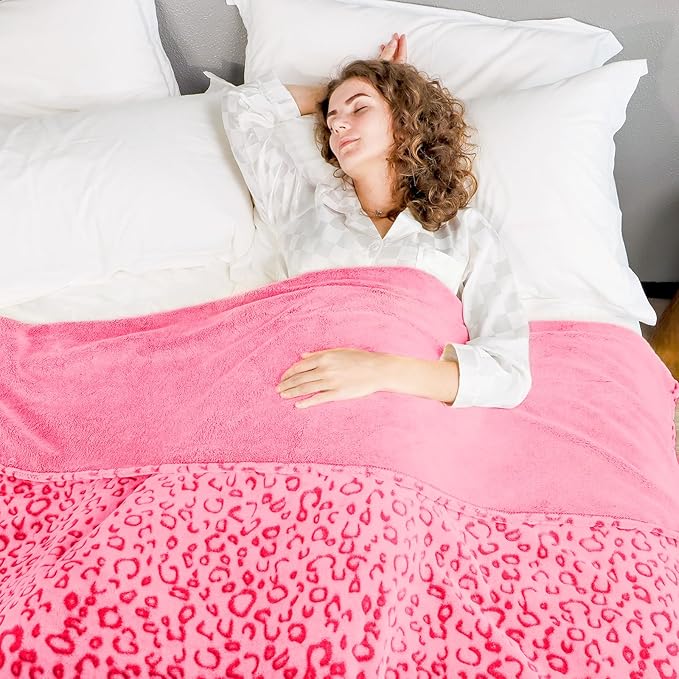 Pink Throw Blanket for Girls Women - Birthday Gifts for Teen Girls Her Sister, Soft Cozy Cute Fleece Blanket, Y2K Girly Room Decor, Coral Pink Plush Small Blanket for Couch Bed