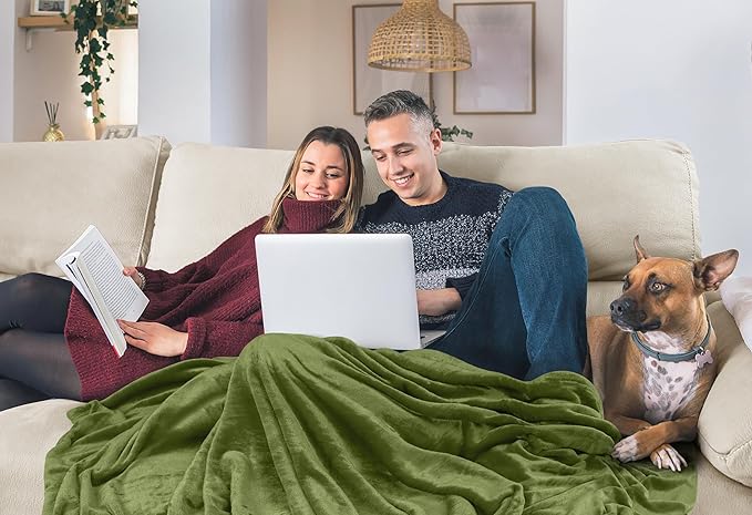 Utopia Bedding Fleece Blanket Twin Size Olive (60x80 Inches) Ultra Soft Warm Lightweight Microfiber Breathable Anti-Static Cozy Winter Bed Blanket, All-Season Home Decor Gift for Men & Women