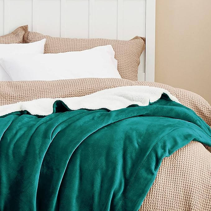 Bedsure GentleSoft Sherpa Fleece Throw Blanket for Couch, Non-Heated, Thick and Warm Throw for Women and Men, Soft Fuzzy Plush Blanket for Winter, Room Home Decor Gifts, Forest Green, 50x60 Inches