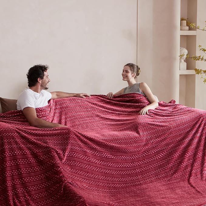 Extra Large Soft Cozy 120x138 Inches Seamless Oversized King Fleece Blanket - Huge 3D Jacquard Decorative 10'x11.5' California King Blanket for Bed, Sofa, Couch, Travel, Red Chain