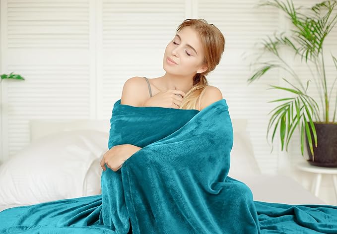 Utopia Bedding Fleece Blanket Twin Size Turquoise 300GSM Luxury Anti-Static Fuzzy Soft Microfiber Bed Blanket (60x80 Inch)