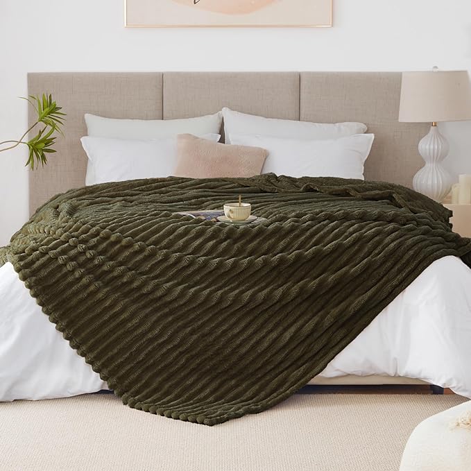 EXQ Home King Size Blanket for Bed or Couch - 3D Stripe Jacquard Decorative Fleece Blankets - Cozy Soft Lightweight Fuzzy Flannel Blanket Suitable for All Seasons(90"×108",Dark Green)