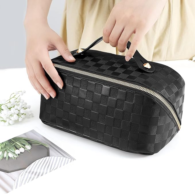 Large Capacity Travel Cosmetic Bag - Portable Makeup Bags for Women Waterproof PU Leather Checkered Makeup Organizer Bag with Dividers and Handle,Toiletry Bag for Cosmetics