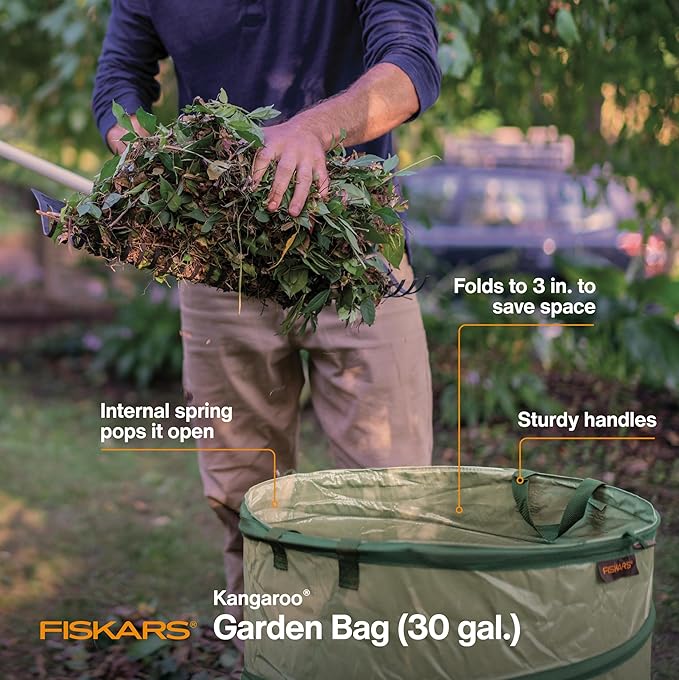 Fiskars Kangaroo Collapsible Spring Up Garden Bag for Yard Waste, Grass, Branches & Weeds, Tear & Mildew Resistant Vinyl-Coated Polyester, Folds Flat to 3 Inches for Space-Saving Storage, 30 Gallon