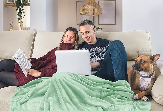Utopia Bedding Fleece Blanket King Size Mint Green (90x102 Inches) Ultra Soft Warm Lightweight Microfiber Breathable Anti-Static Cozy Bed Blanket, All-Season Home Decor Gift for Men & Women