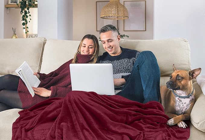 Utopia Bedding Fleece Blanket King Size Burgundy 300GSM Luxury Anti-Static Fuzzy Soft Microfiber Bed Blanket (90x102 Inch)
