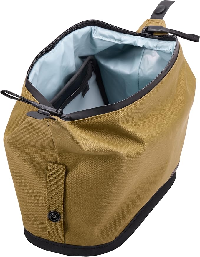 Thule Aion Toiletry Bag - Water-resistant bag for toiletries, makeup & shaving essentials - Removable liquids bag included - Easy to clean - Snap loop for easy hang - Waxed, PFC-free fabric