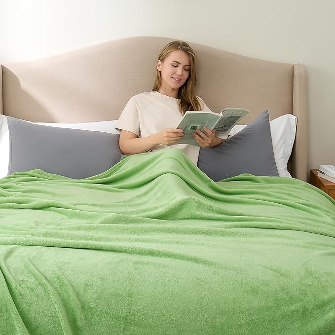 Hansleep Fleece Grass Green Queen Blanket, Super Soft Flannel Fuzzy Plush Cozy Blanket for All Seasons, Grass Green, Queen 90x90 Inches