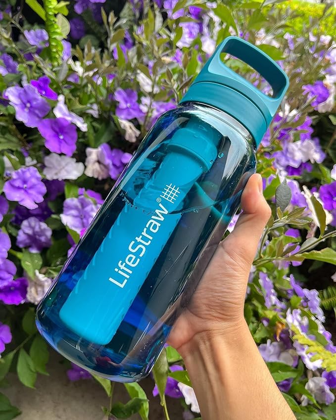 LifeStraw Go Series – BPA-Free Water Filter Bottle for Travel and Everyday use removes Bacteria, parasites and microplastics, Improves Taste, 1L Laguna Teal