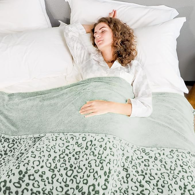 Green Leopard Print Throw Blanket for Women, Soft Warm Cheetah Blanket, Cozy Fleece Throw for Bed Sofa Couch, Home Decor Living Room Bedroom Decor, Mothers Day Birthday Gifts for Mom Grandma, 50"x60"