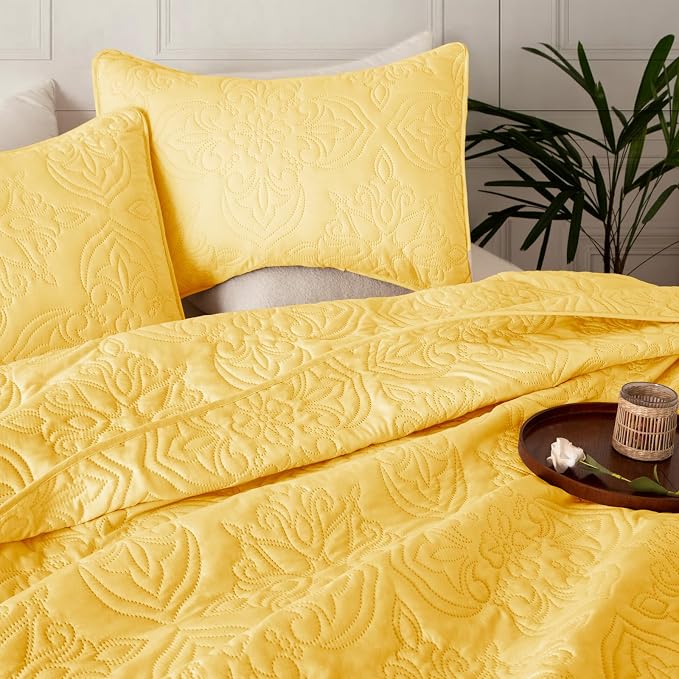 Whale Flotilla Cal King Quilt Set Vintage Damask Reversible Bedspread | Suitable for Bed, 3 Pieces Yellow Lightweight Breathable Oversized Quilts, Ultrasonic Coverlet Bed Cover with 2 Pillow Shams
