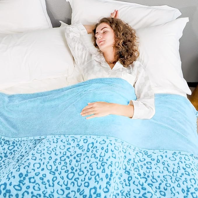 Blue Gifts for Women, Blue Throw Blanket for Couch Bed, Soft Warm Fleece Throw Blanket, Fluffy Fuzzy Plush Cozy Blanket, Light Sky Blue Throw Blankets, Microfiber Lightweight Warm Blanket, Home Decor