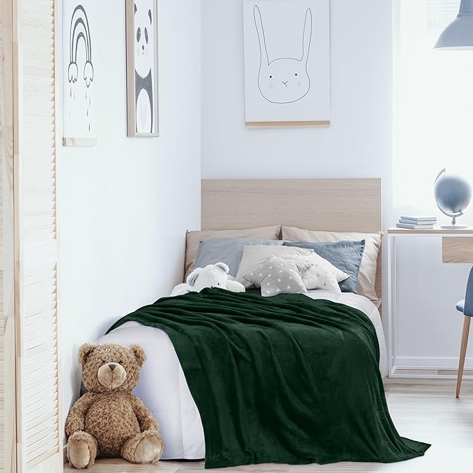 Utopia Bedding Fleece Blanket Twin Size Forest Green 300GSM Luxury Anti-Static Fuzzy Soft Microfiber Bed Blanket (60x80 Inch)