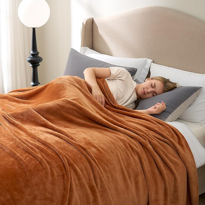 Hansleep Fleece Pumpkin Orange Twin Blanket, Super Soft Flannel Fuzzy Plush Cozy Blanket for All Seasons, Pumpkin Orange, Twin 60x80 Inches