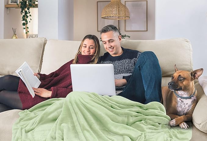 Utopia Bedding Fleece Blanket King Size Sage Green 300GSM Luxury Fuzzy Soft Anti-Static Microfiber Bed Blanket (90x102 Inch)