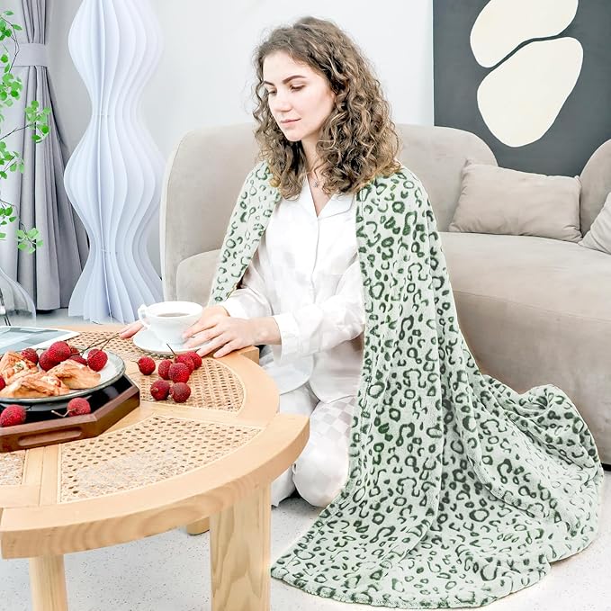 Green Leopard Print Throw Blanket for Women, Soft Warm Cheetah Blanket, Cozy Fleece Throw for Bed Sofa Couch, Home Decor Living Room Bedroom Decor, Mothers Day Birthday Gifts for Mom Grandma, 50"x60"