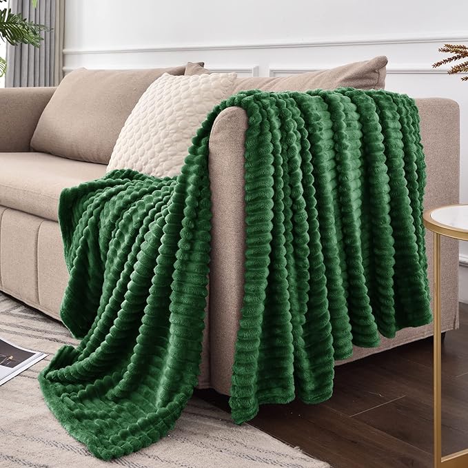 BEDELITE Fleece Blanket King Size – 3D Ribbed Jacquard Soft and Warm Decorative Fuzzy Blankets – Cozy, Fluffy, Plush Lightweight Throw Blankets for Couch, Bed, Sofa(Green, 108x90 inches)