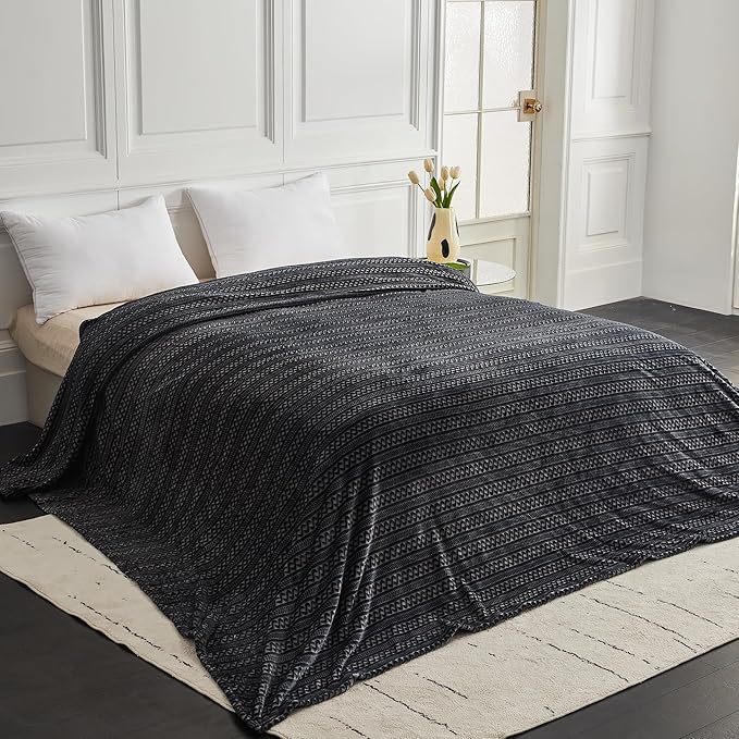 Soft Cozy 120x138 Inches Seamless Oversized King Fleece Blanket, 3D Jacquard Decorative Giant 10'x11.5' California King Blanket Extra Large for Bed, Sofa, Couch, Travel, Travel,Black Chain