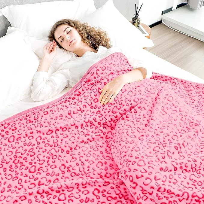 Pink Throw Blanket for Girls Women - Birthday Gifts for Teen Girls Her Sister, Soft Cozy Cute Fleece Blanket, Y2K Girly Room Decor, Coral Pink Plush Small Blanket for Couch Bed