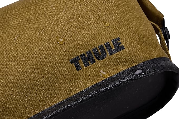 Thule Aion Toiletry Bag - Water-resistant bag for toiletries, makeup & shaving essentials - Removable liquids bag included - Easy to clean - Snap loop for easy hang - Waxed, PFC-free fabric