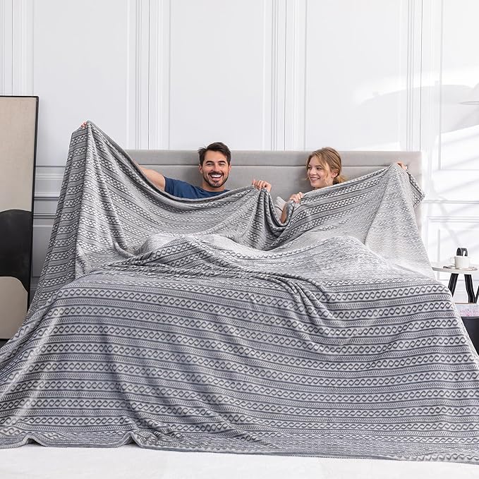 Soft Cozy 120x138 Inches Seamless Oversized King Fleece Blanket, 3D Jacquard Decorative Giant 10'x11.5' California King Blanket Extra Large for Bed, Sofa, Couch, Travel, Light Grey Chain