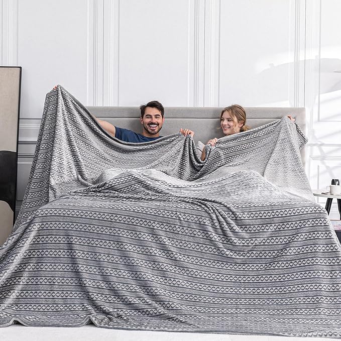 Soft Cozy 120x120 Inches Seamless Oversized King Fleece Blanket, 3D Jacquard Decorative Giant 10'x10' California King Blanket Extra Large for Bed, Sofa, Couch, Travel, Light Grey Chain