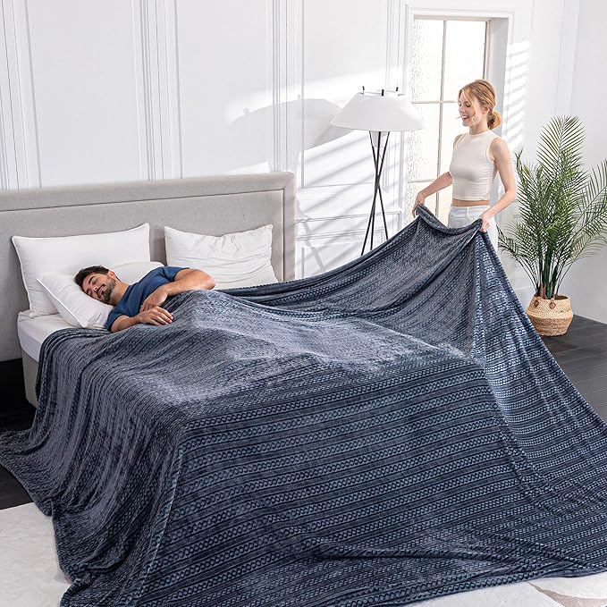 Soft Cozy 120x138 Inches Seamless Oversized King Fleece Blanket, 3D Jacquard Decorative Giant 10'x11.5' California King Blanket Extra Large for Bed, Sofa, Couch, Travel, Navy Blue Chain