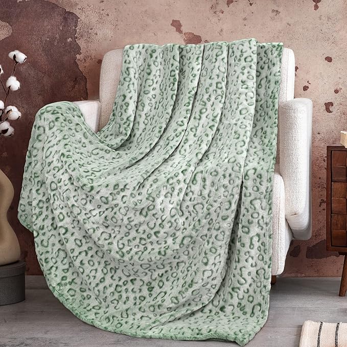 Green Leopard Print Throw Blanket for Women, Soft Warm Cheetah Blanket, Cozy Fleece Throw for Bed Sofa Couch, Home Decor Living Room Bedroom Decor, Mothers Day Birthday Gifts for Mom Grandma, 50"x60"
