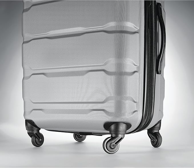 Samsonite Omni PC Hardside Expandable Luggage with Spinner Wheels, Silver, Checked-Medium 24-Inch