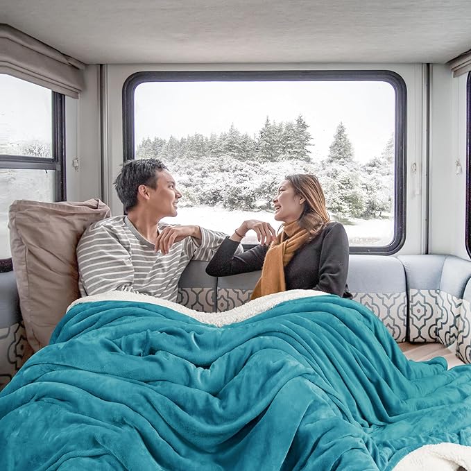 Utopia Bedding Sherpa Blanket King Size (Turquoise, 90x102 Inches) - Soft Lightweight Plush Fleece Reversible Blanket for Bed, Sofa, Couch, Camping and Travel